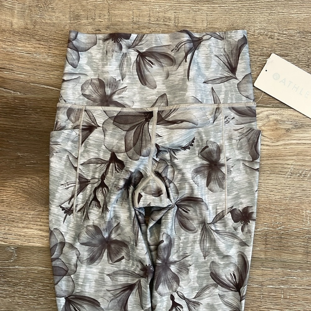 Athleta 7/8 leggings NWT size XSP - Picture 2 of 3